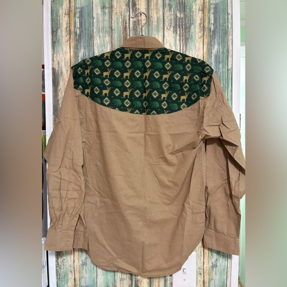 Button Down 🌲 - Picture 3 of 4